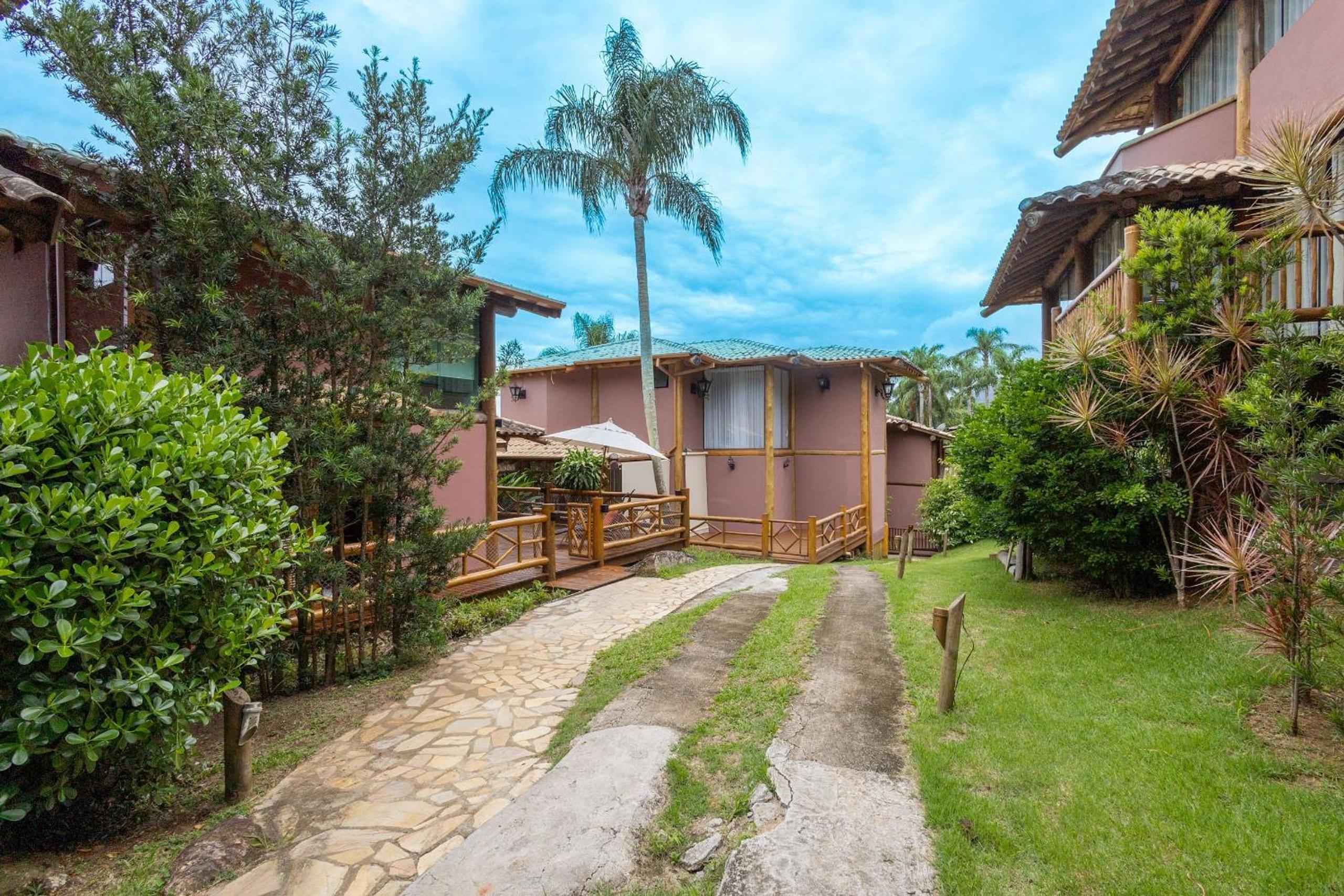 House in a condominium with leisure near the beach