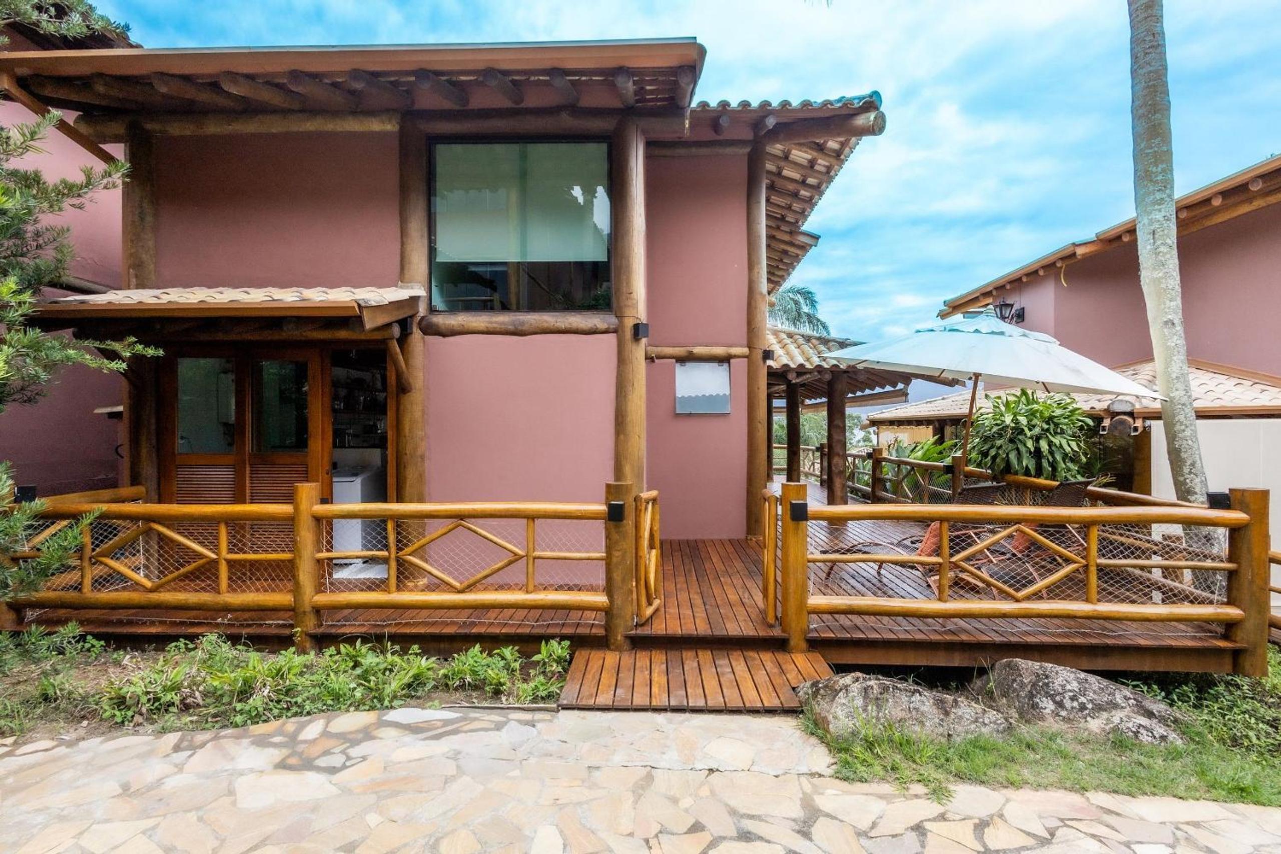 House in a condominium with leisure near the beach