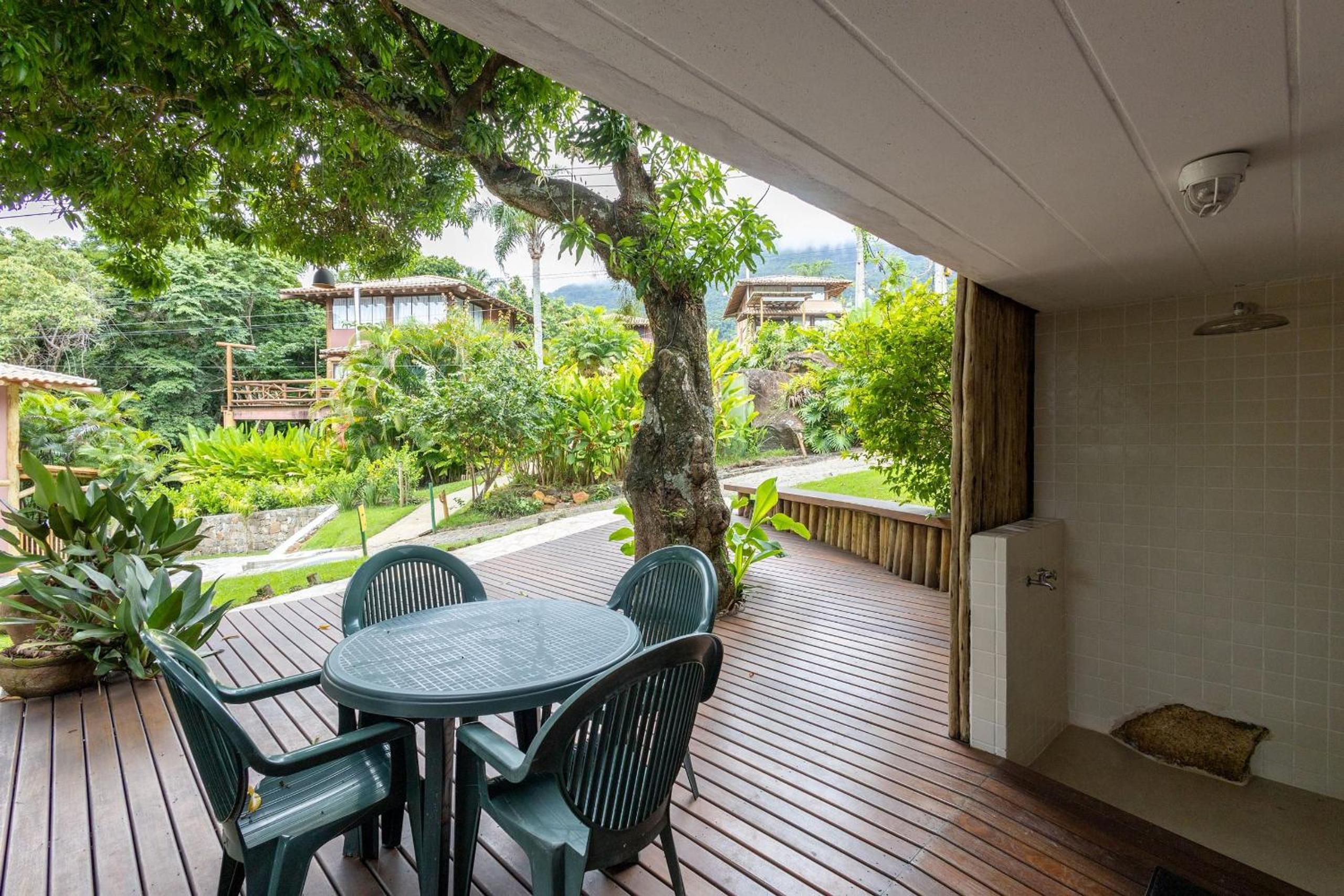House in a condominium with leisure near the beach