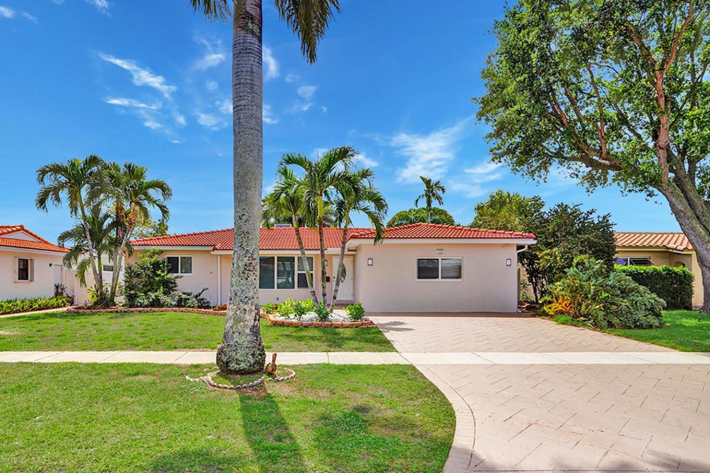 Sensational 5BR Villa Heated Pool near Hard Rock view 4