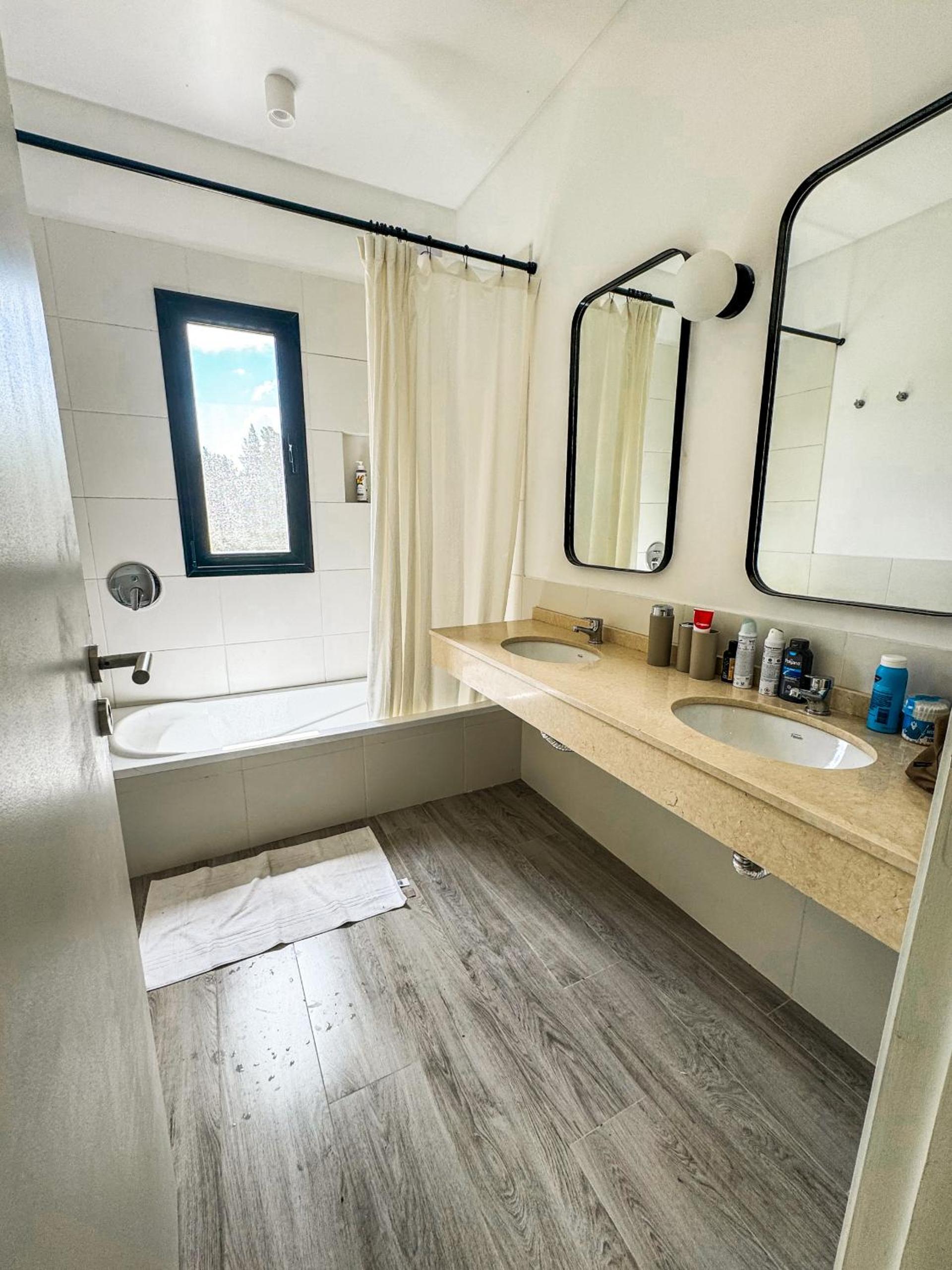 RentUp - Retiro de lujo Casa moderna con jardin y piscina en Pilar