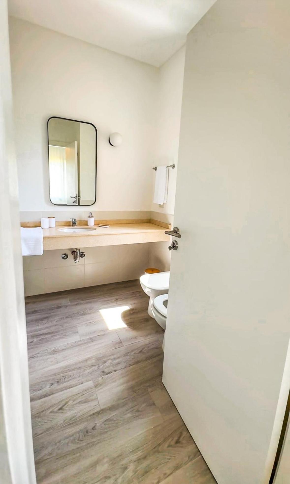 RentUp - Retiro de lujo Casa moderna con jardin y piscina en Pilar