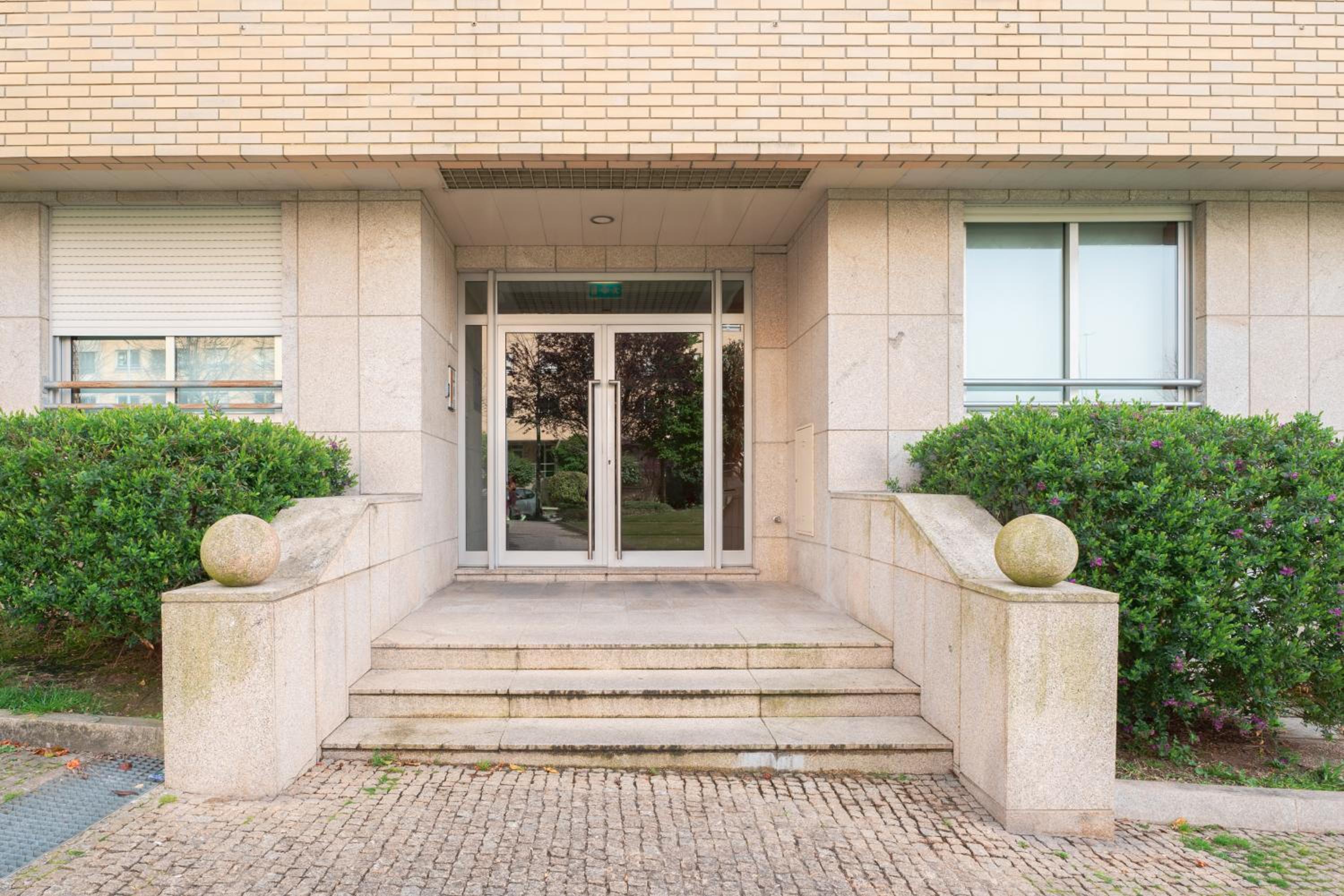 Hotel Apartment Qian Rio Douro 2BR Free Parking - Image 1