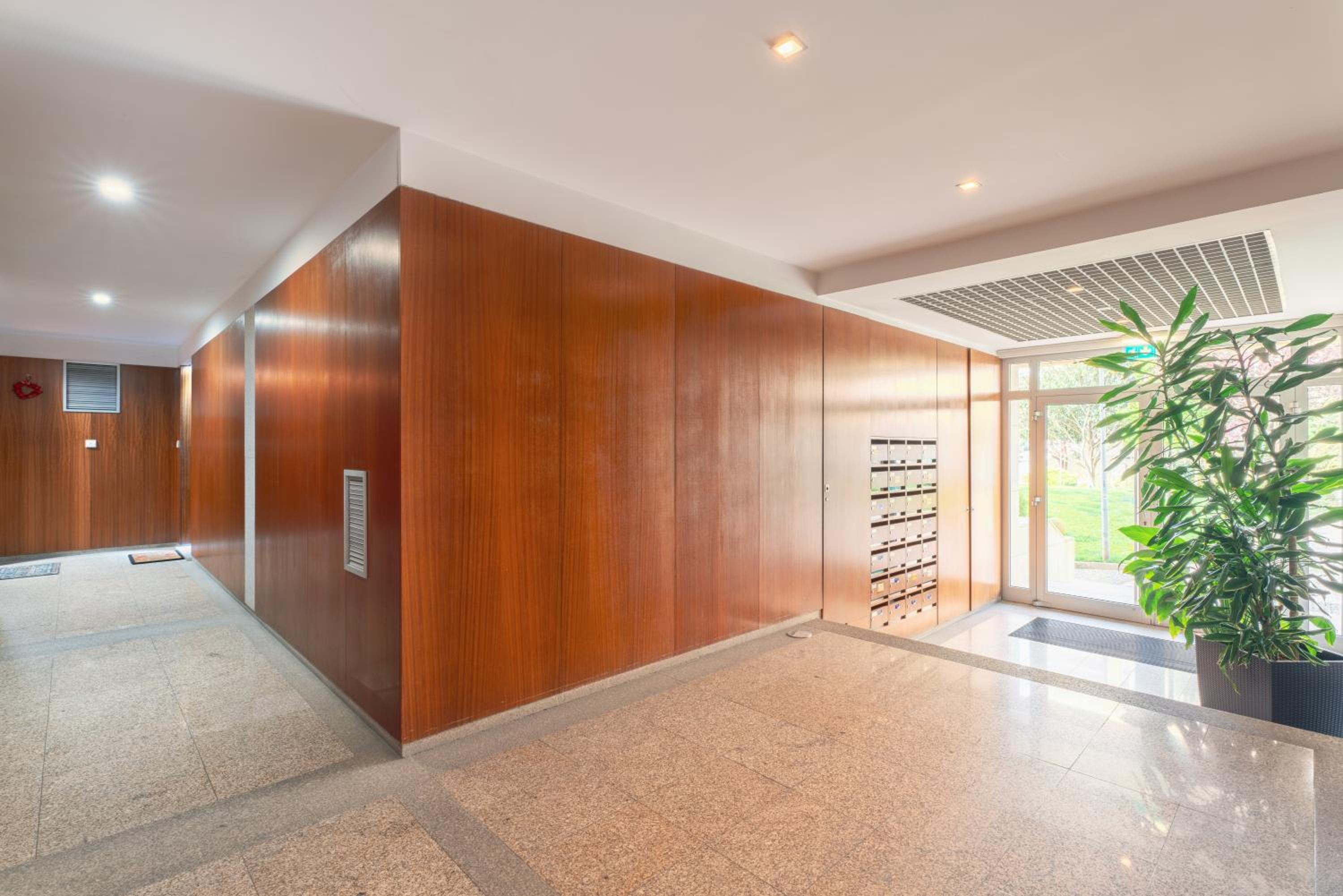 Spacious 2BR Apt with Free Parking in Porto view 3