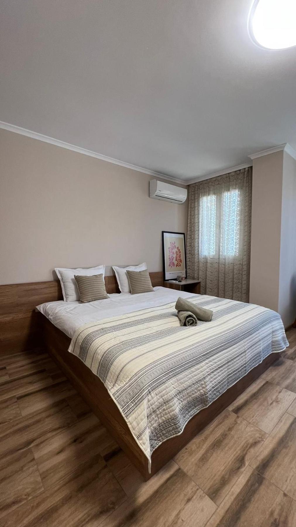 Modern & Elegant City Center Apartments