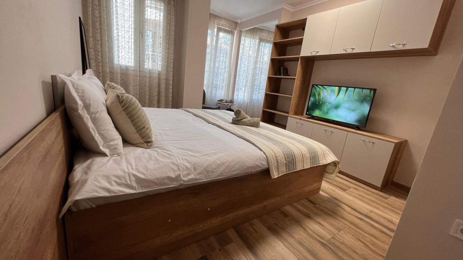 Modern & Elegant City Center Apartments
