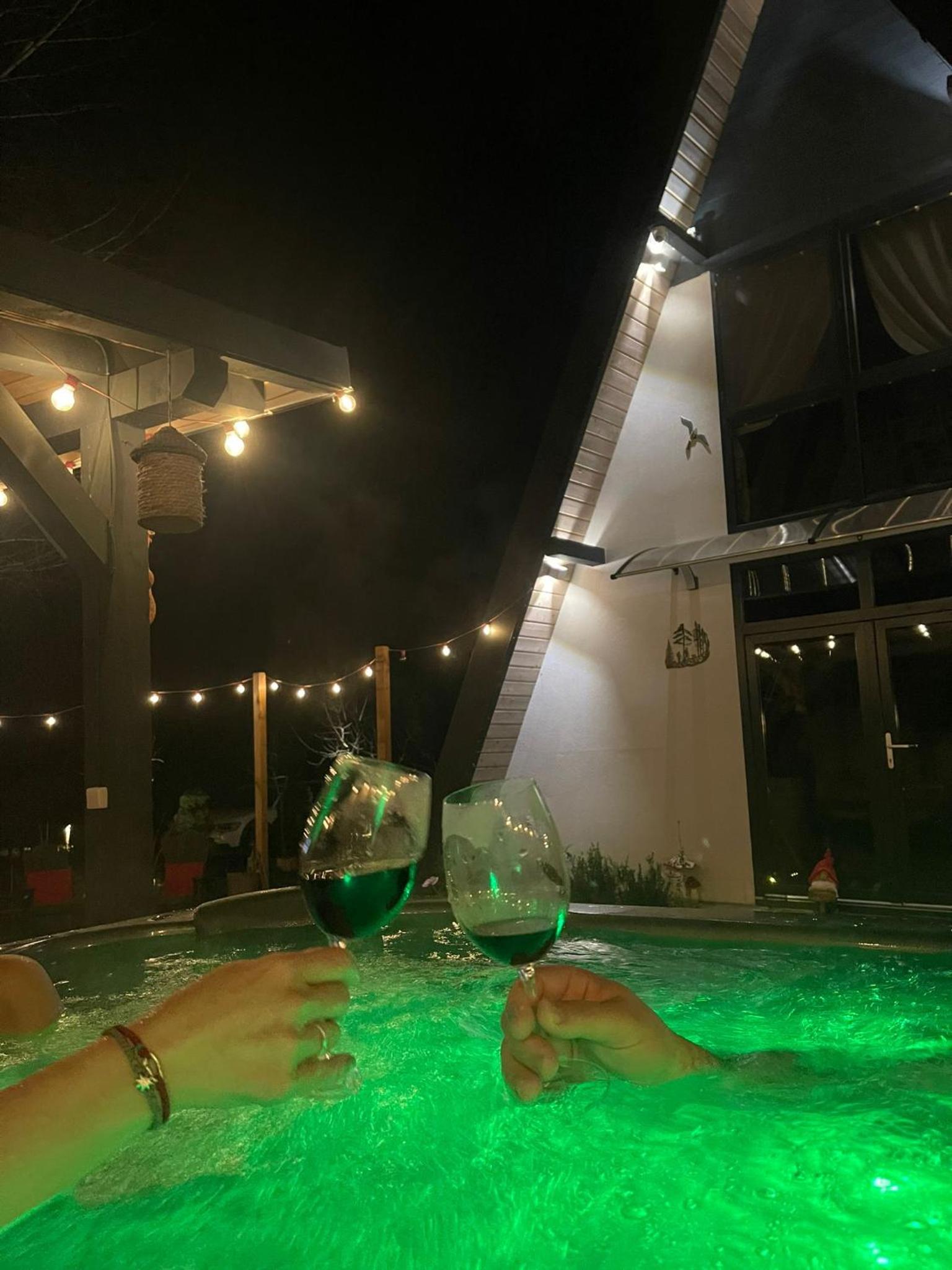 Porumbacu retreat-Cabană A-frame și Chalet cu jacuzzi pe malul râului la poalele munțiilor Făgăraș, Sibiu view 3