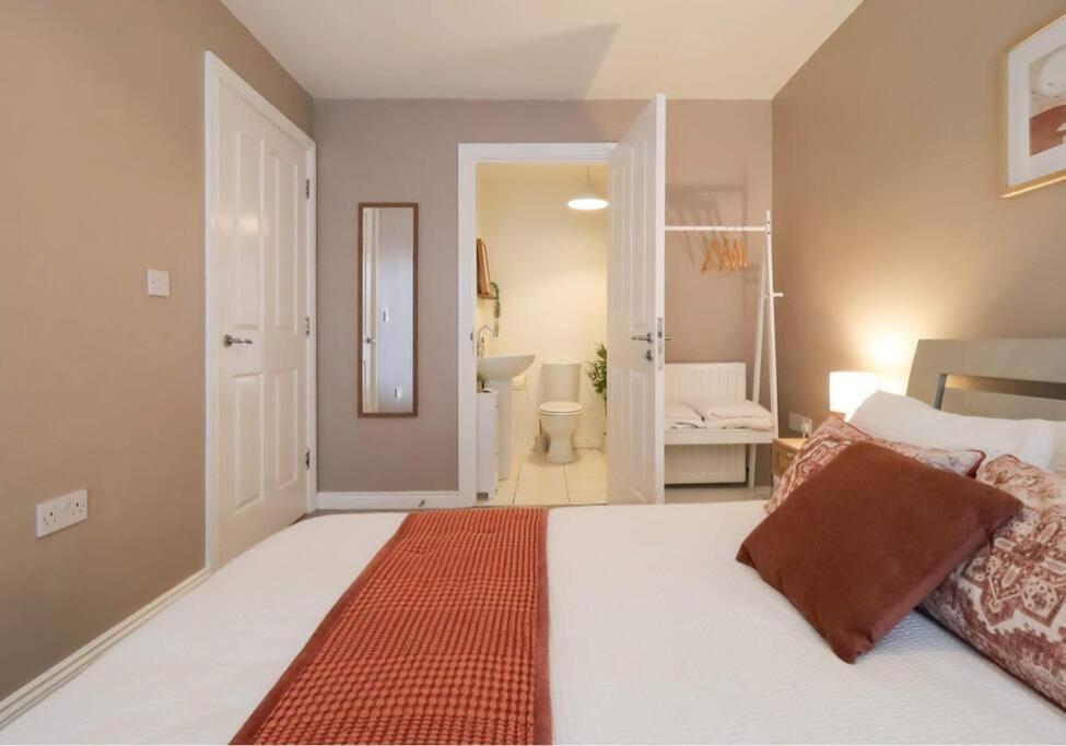 Modern 2 bed apartment at the Mournes view 5