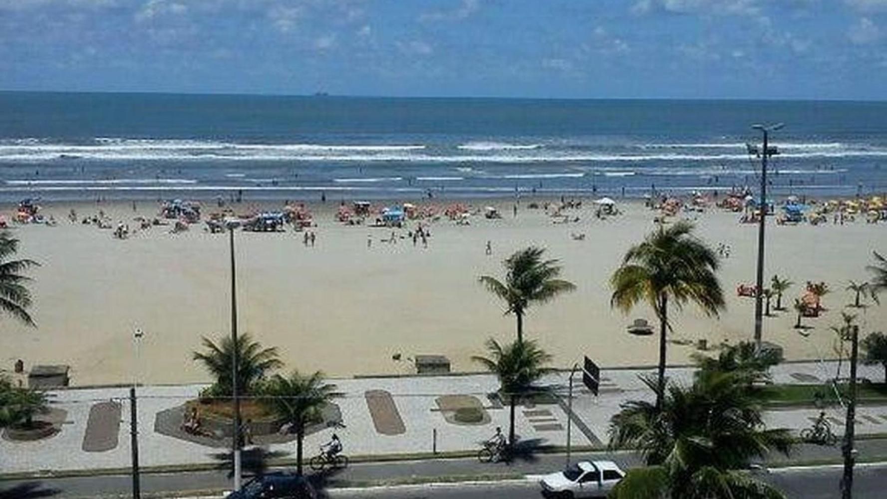 Kitnet Temporada Praia Grande SP - Completa com Wi-fi, garagem rotativa, 1 quadra da praia - no centro comercial Boqueirão