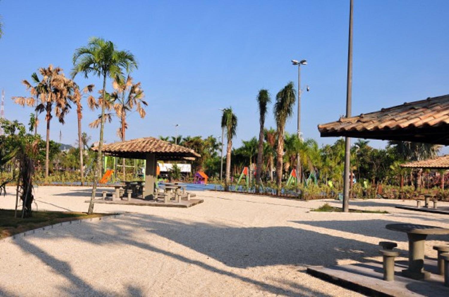 Kitnet Temporada Praia Grande SP - Completa com Wi-fi, garagem rotativa, 1 quadra da praia - no centro comercial Boqueirão