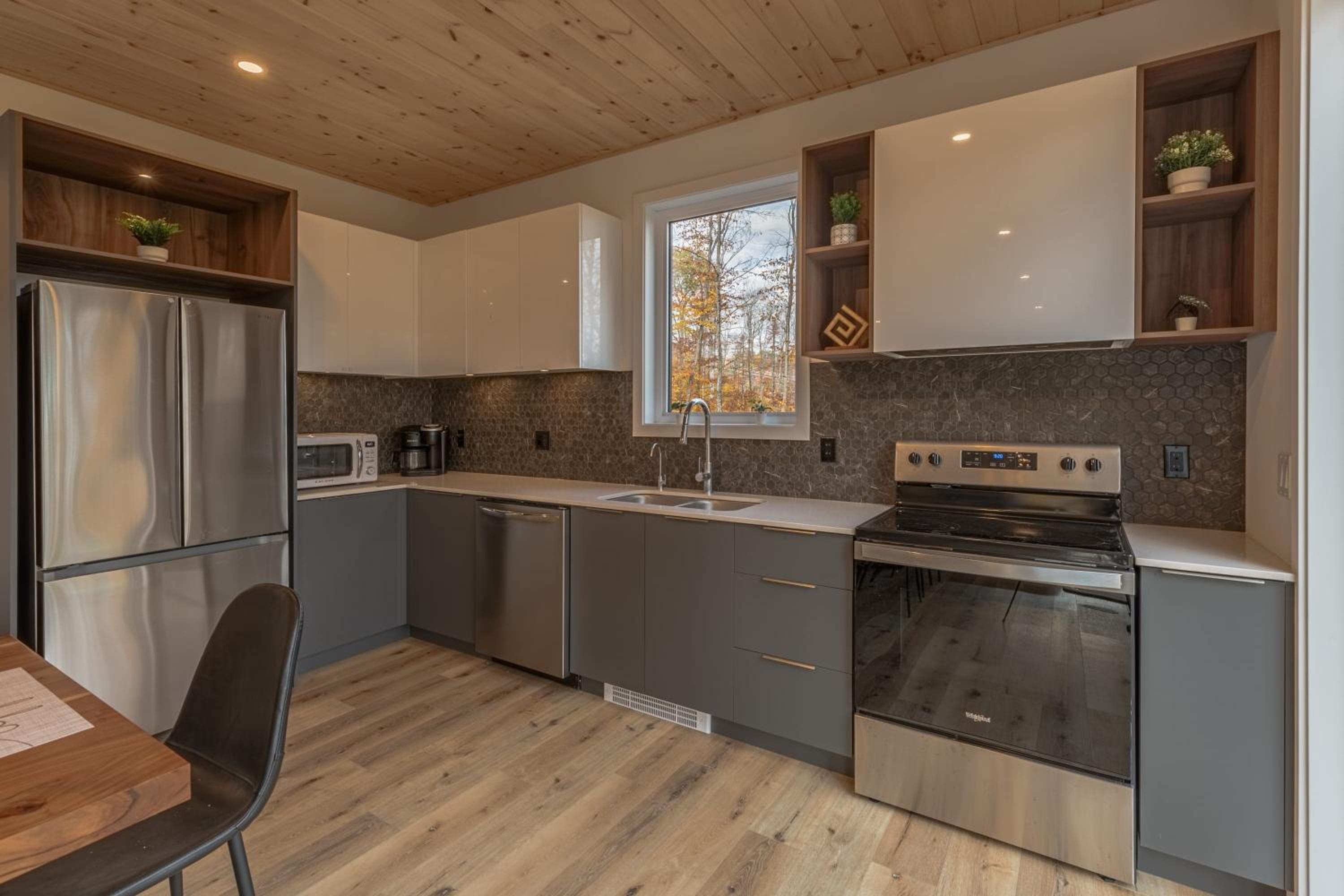 Mountain Retreat with Hot Tub and Close to Skiing