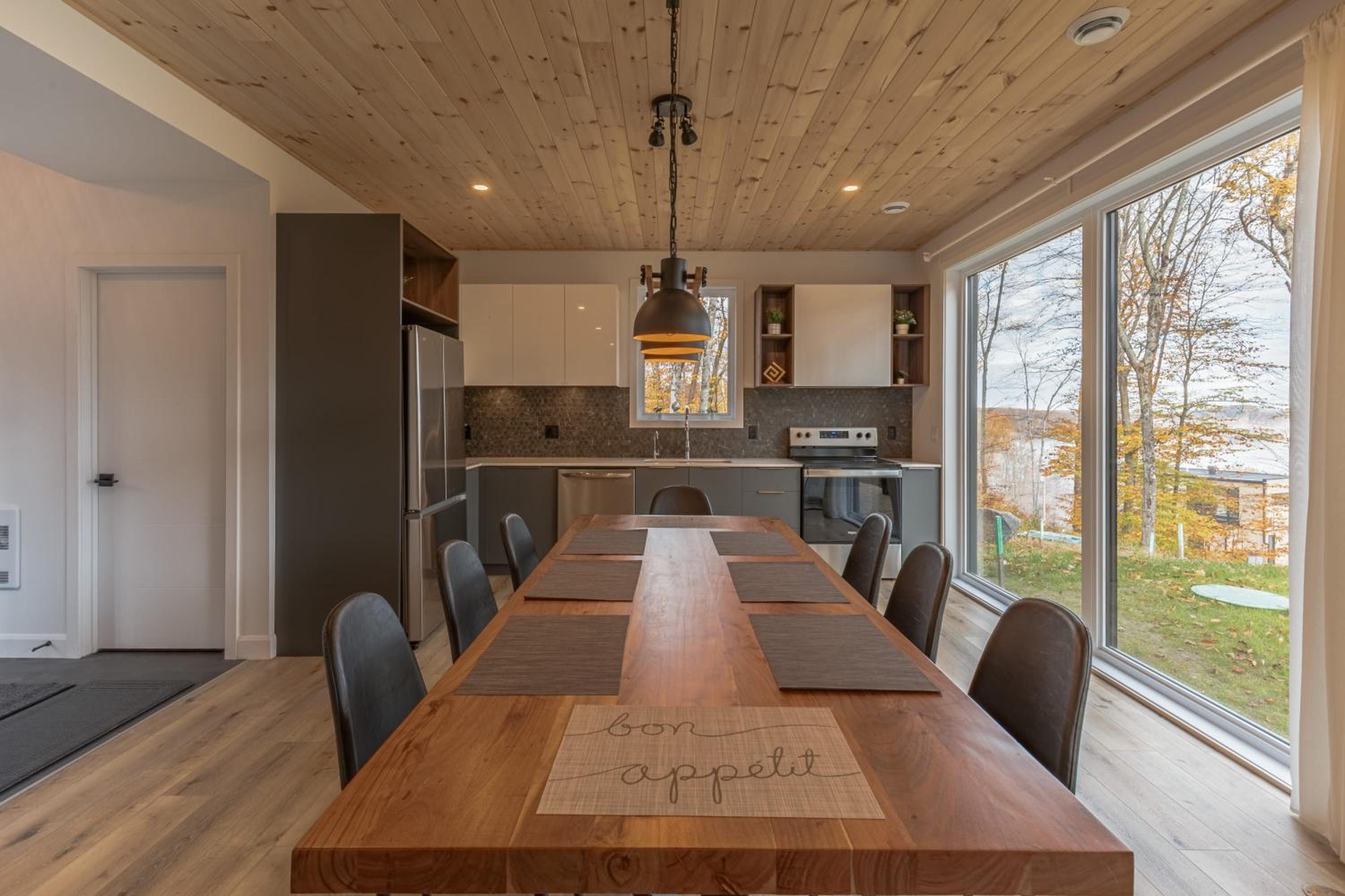 Mountain Retreat with Hot Tub and Close to Skiing