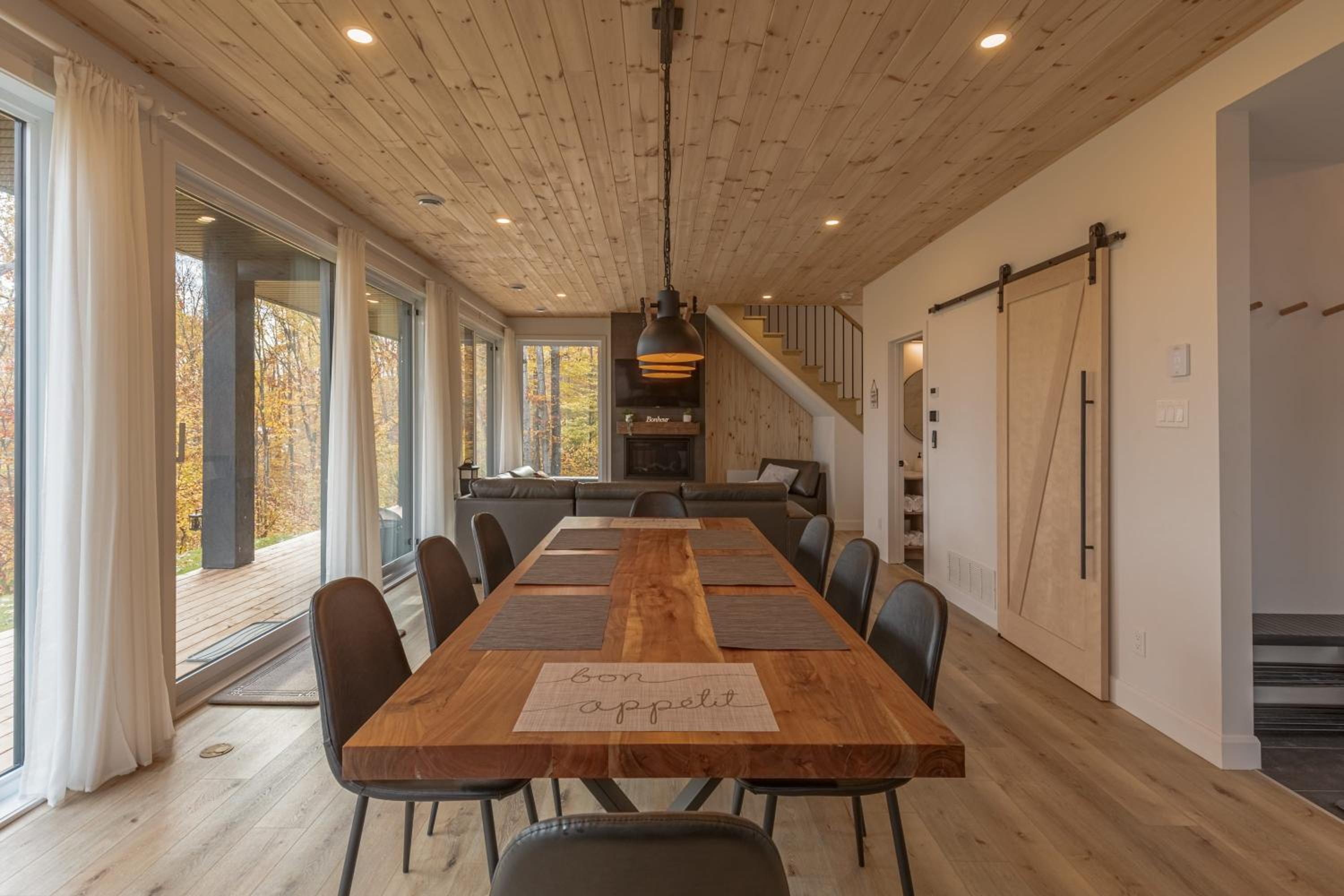 Mountain Retreat with Hot Tub and Close to Skiing