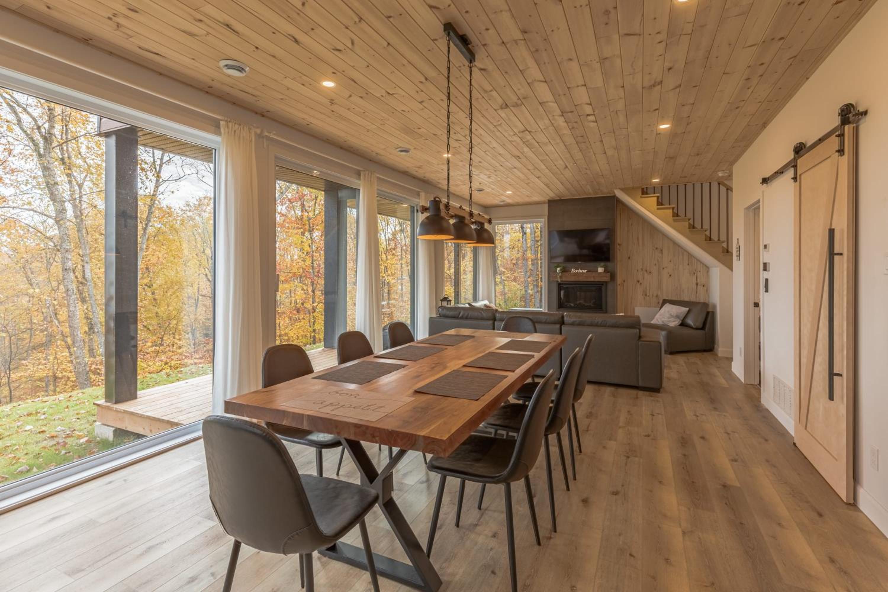 Mountain Retreat with Hot Tub and Close to Skiing