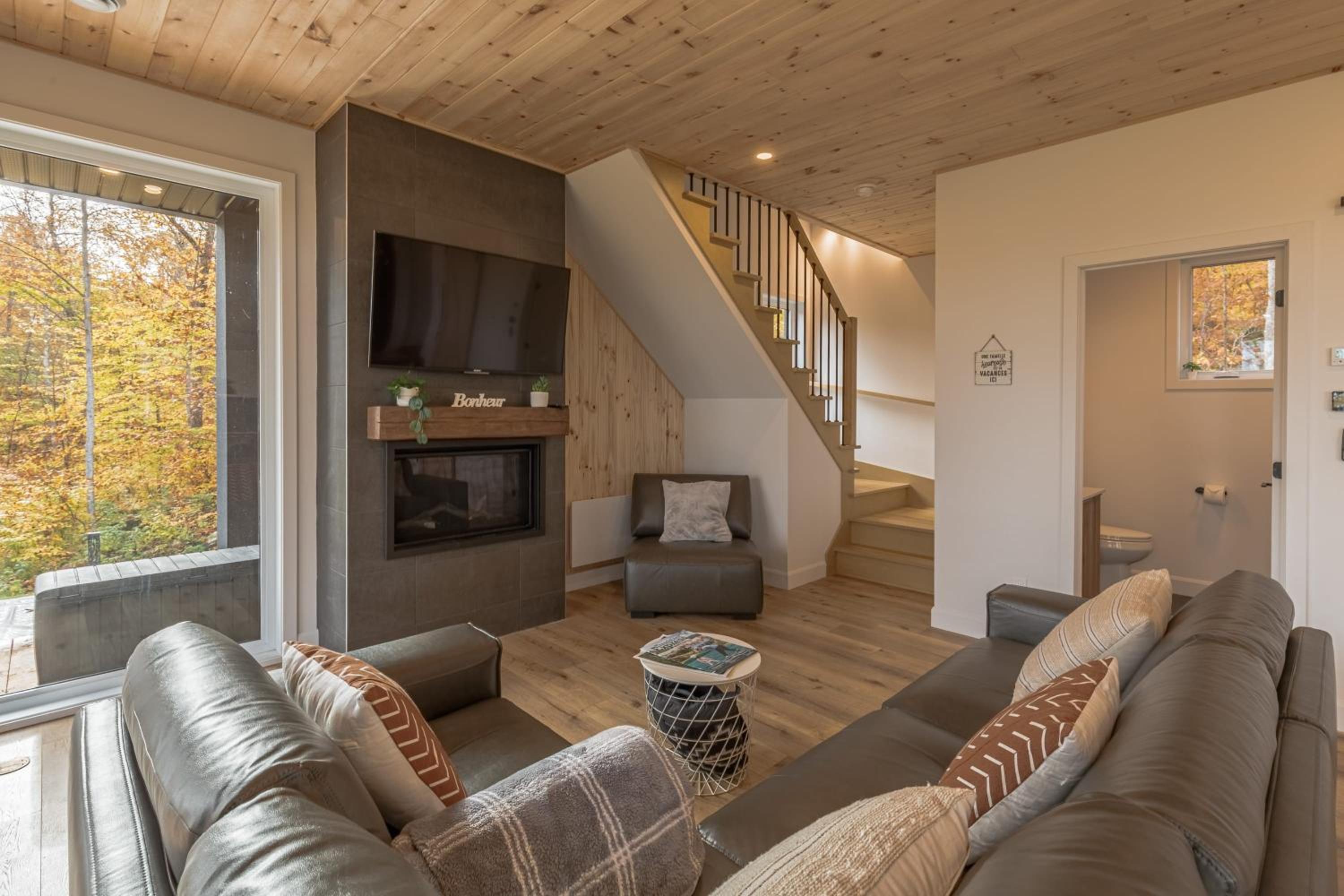 Mountain Retreat with Hot Tub and Close to Skiing