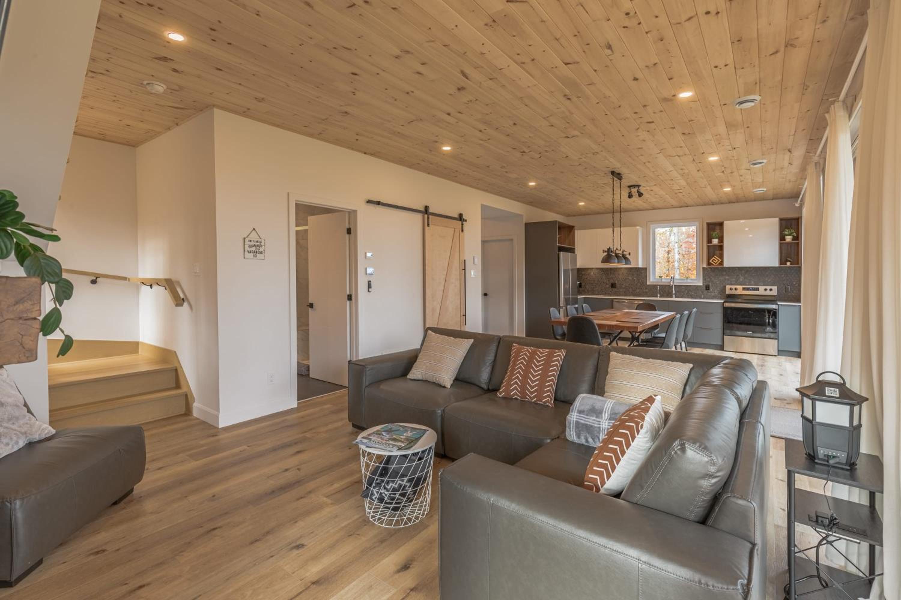 Mountain Retreat with Hot Tub and Close to Skiing