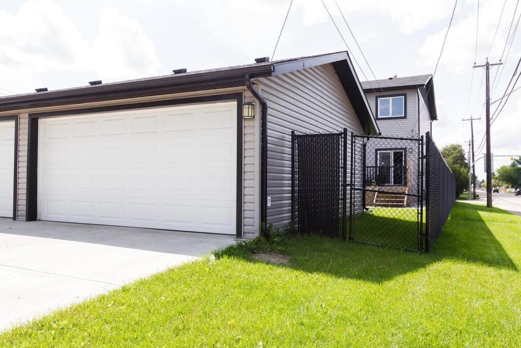 Modern Home - King Bed - Garage - Long Stays
