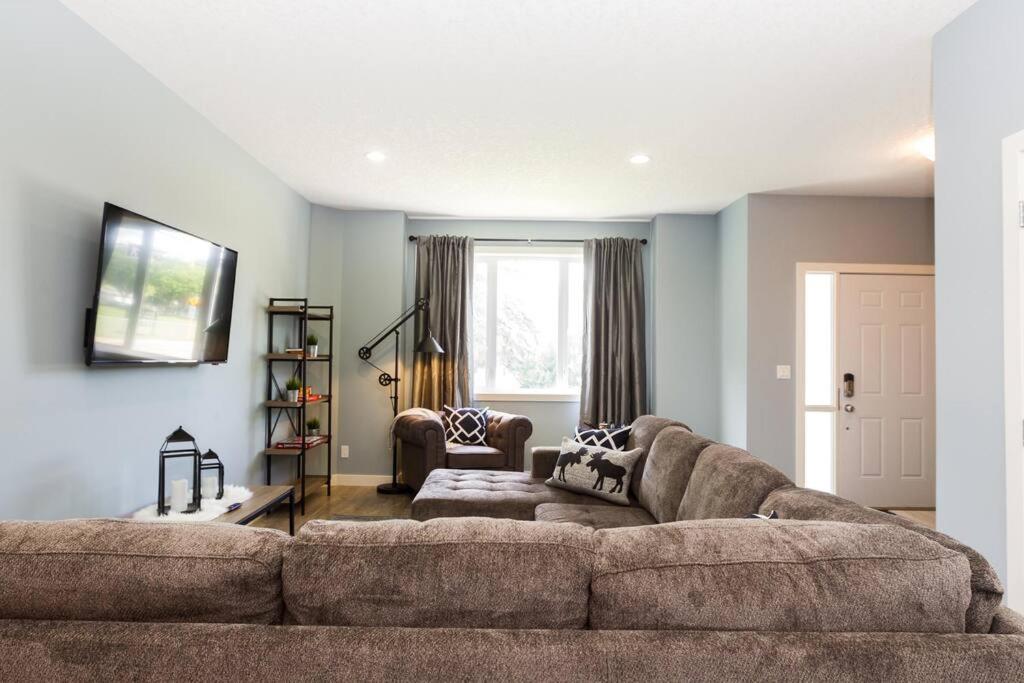 Modern Home - King Bed - Garage - Long Stays