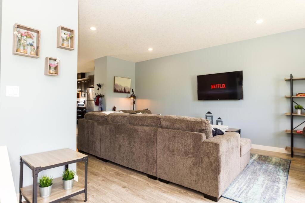 Modern Home - King Bed - Garage - Long Stays