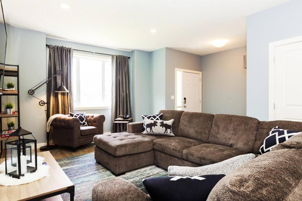 Modern Home - King Bed - Garage - Long Stays