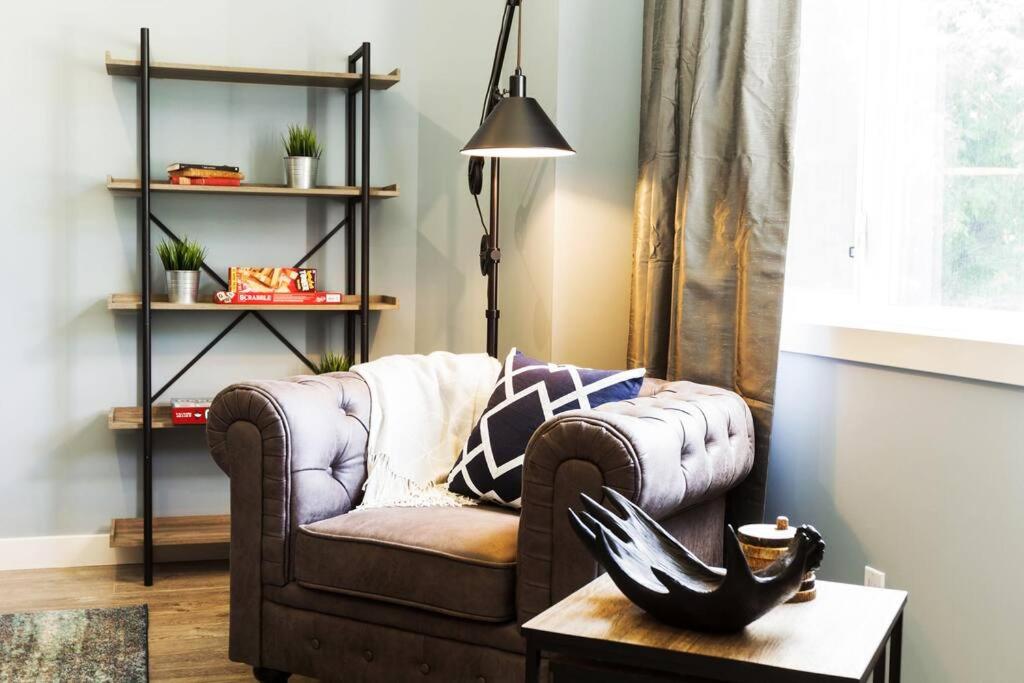 Modern Home - King Bed - Garage - Long Stays