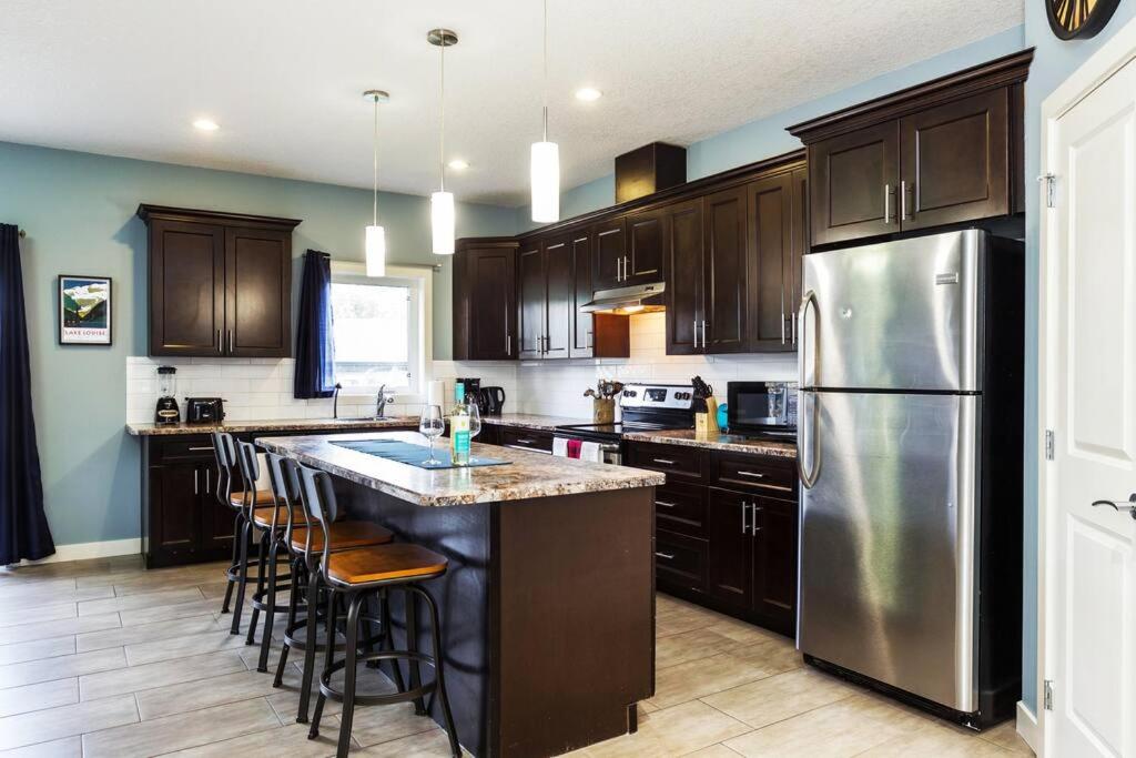 Modern Home - King Bed - Garage - Long Stays