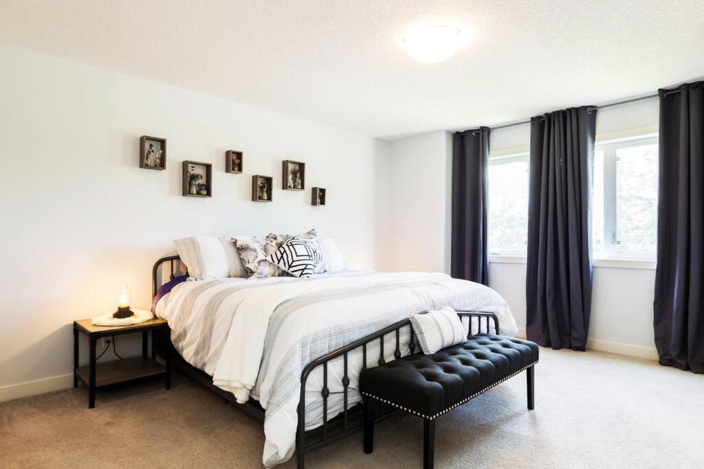 Modern Home - King Bed - Garage - Long Stays