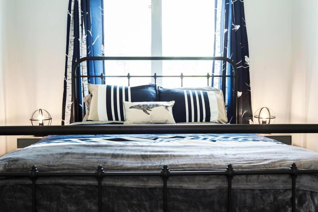 Modern Home - King Bed - Garage - Long Stays
