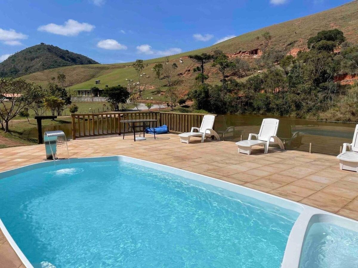 Sítio incrível com piscina e lago