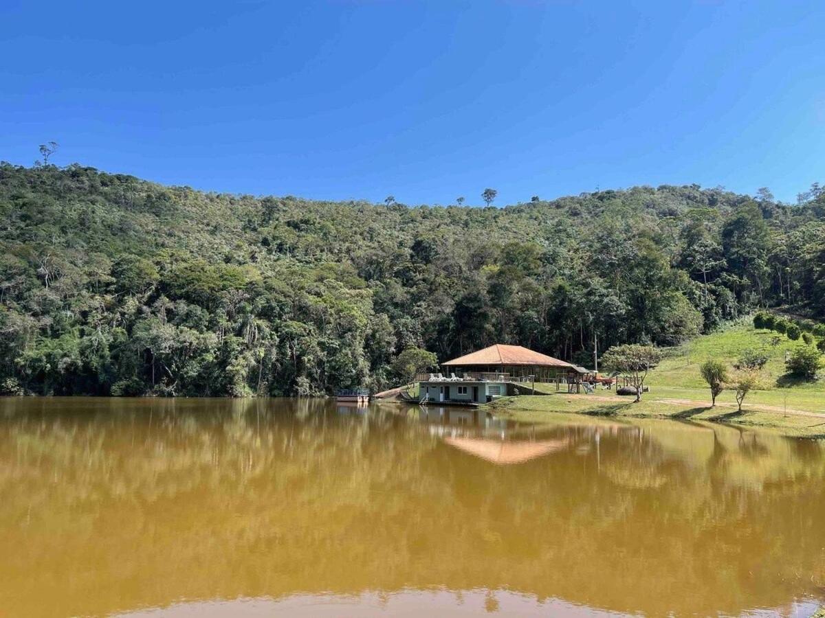 Sítio incrível com piscina e lago