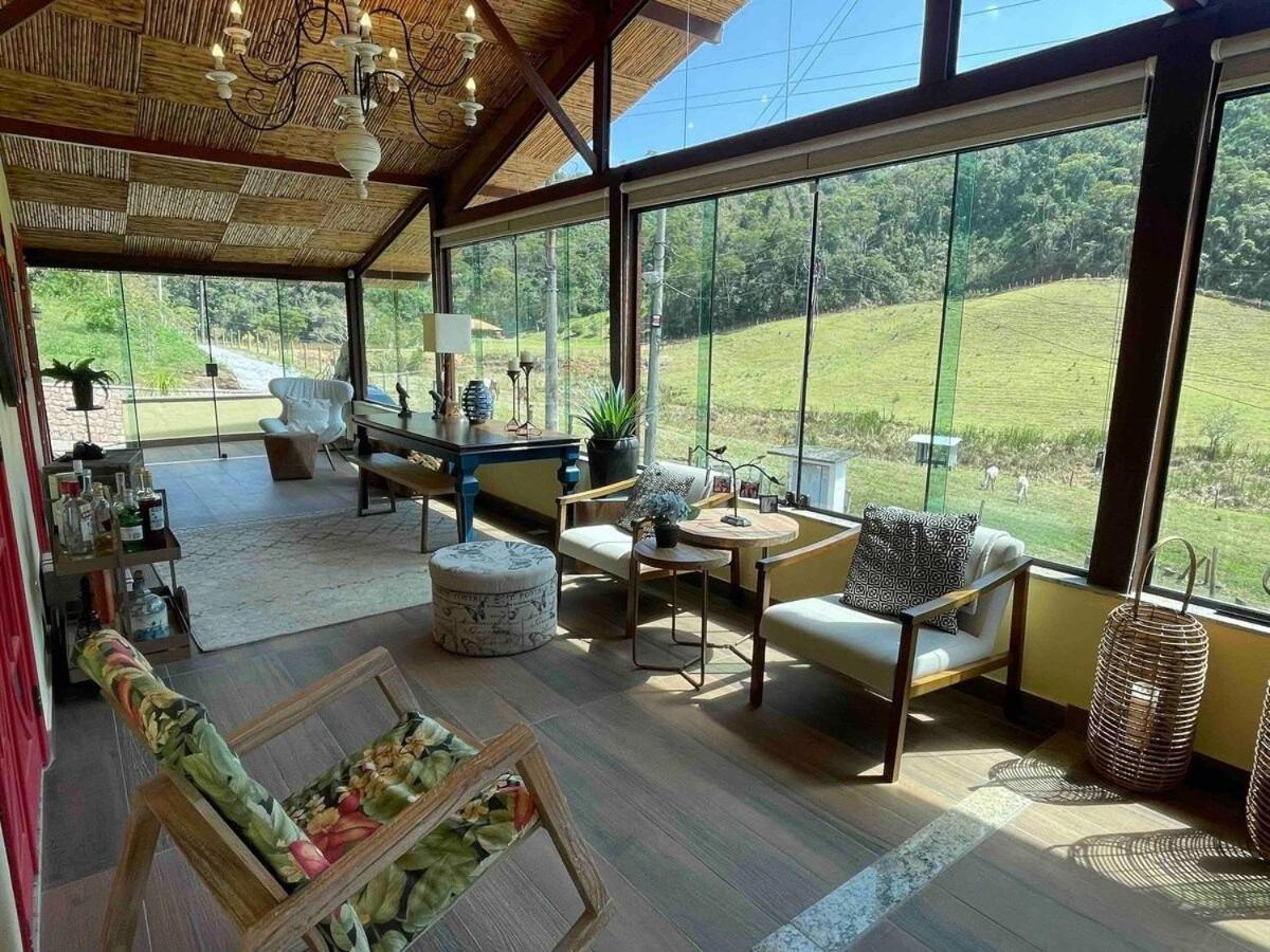 Sítio incrível com piscina e lago