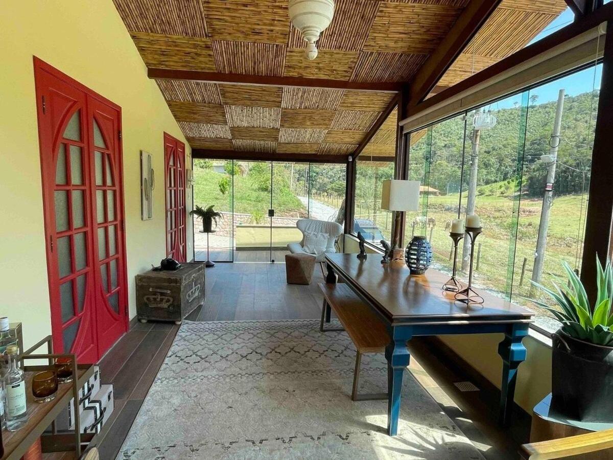 Sítio incrível com piscina e lago