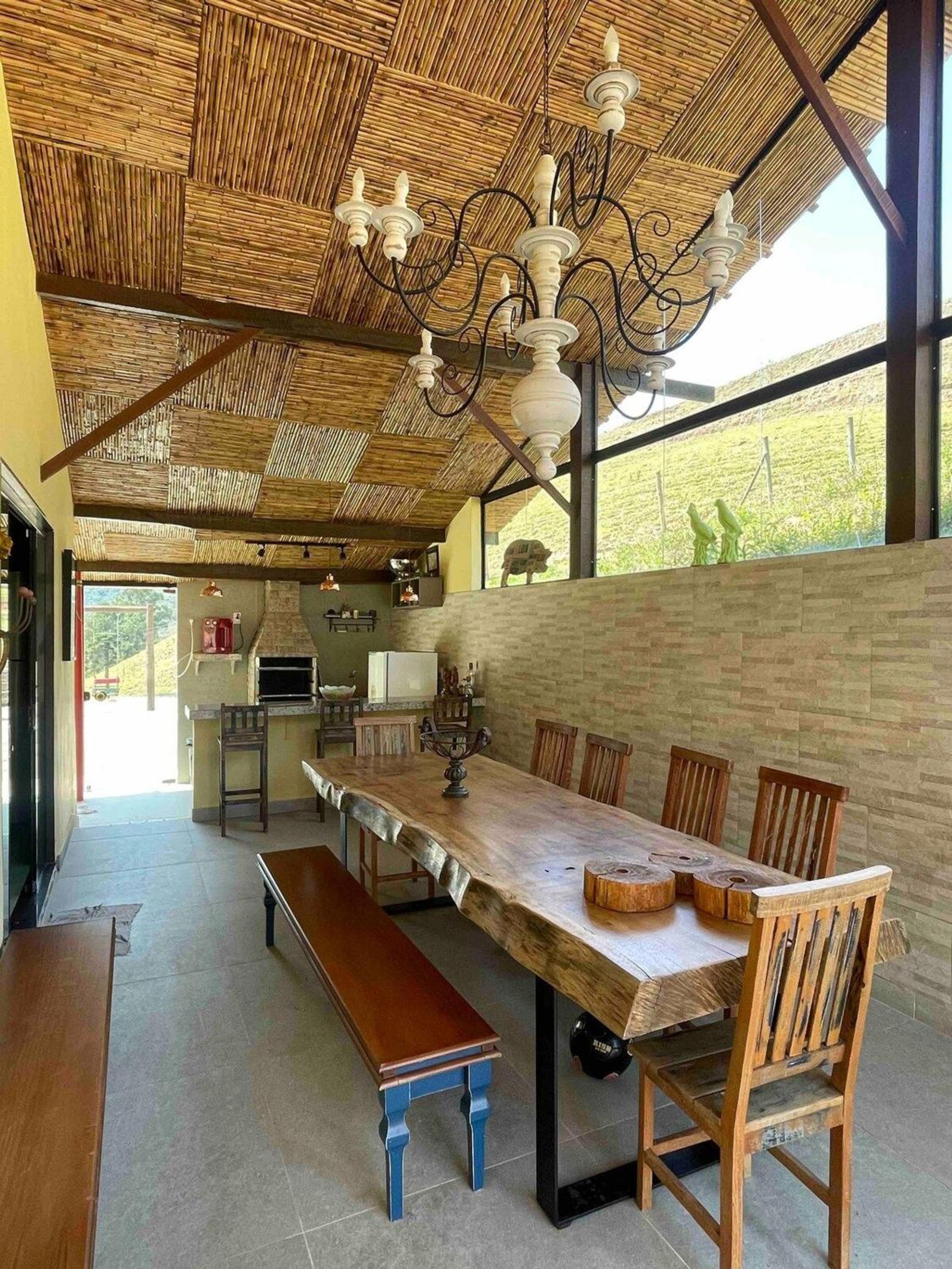 Sítio incrível com piscina e lago