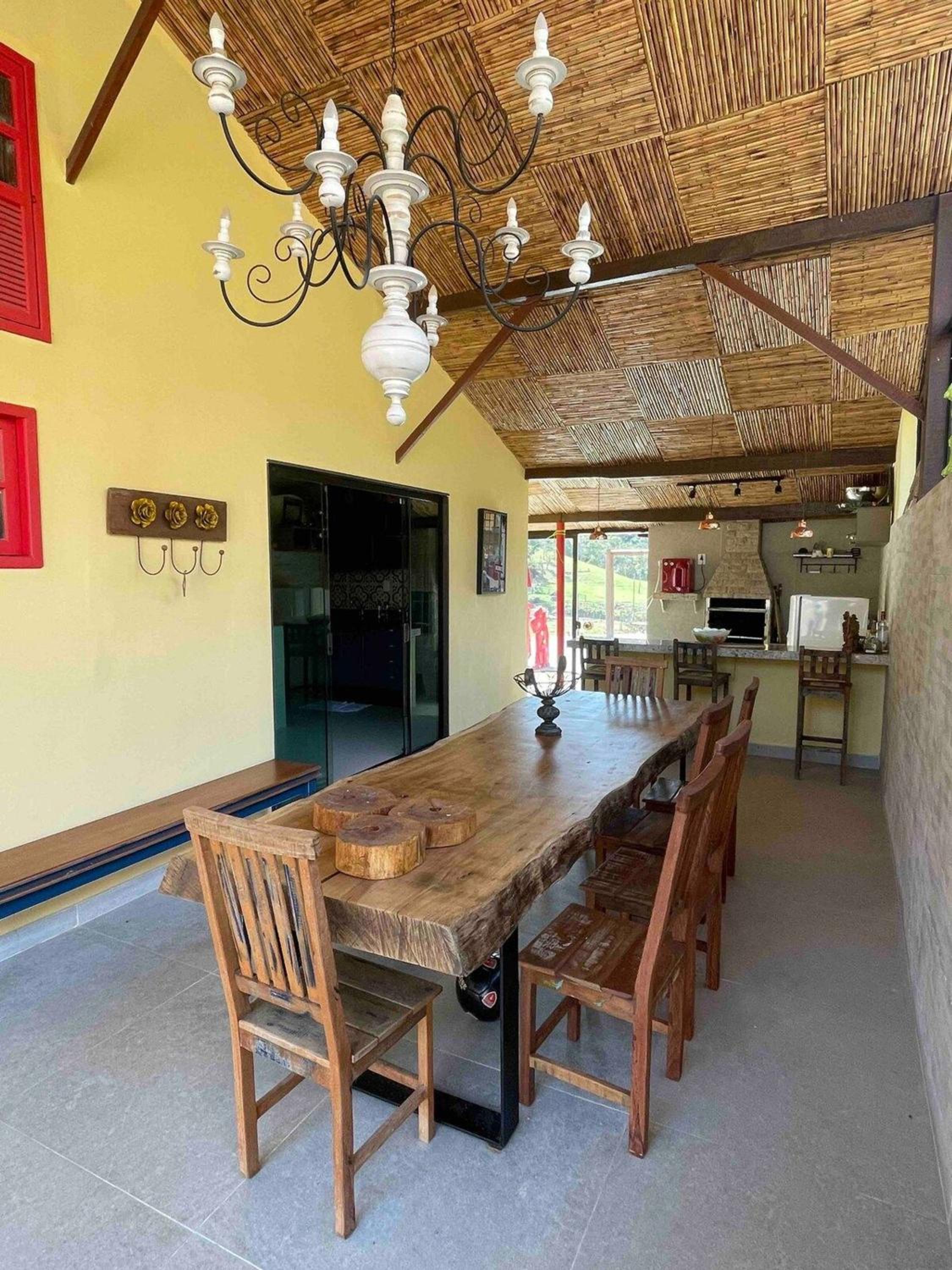 Sítio incrível com piscina e lago