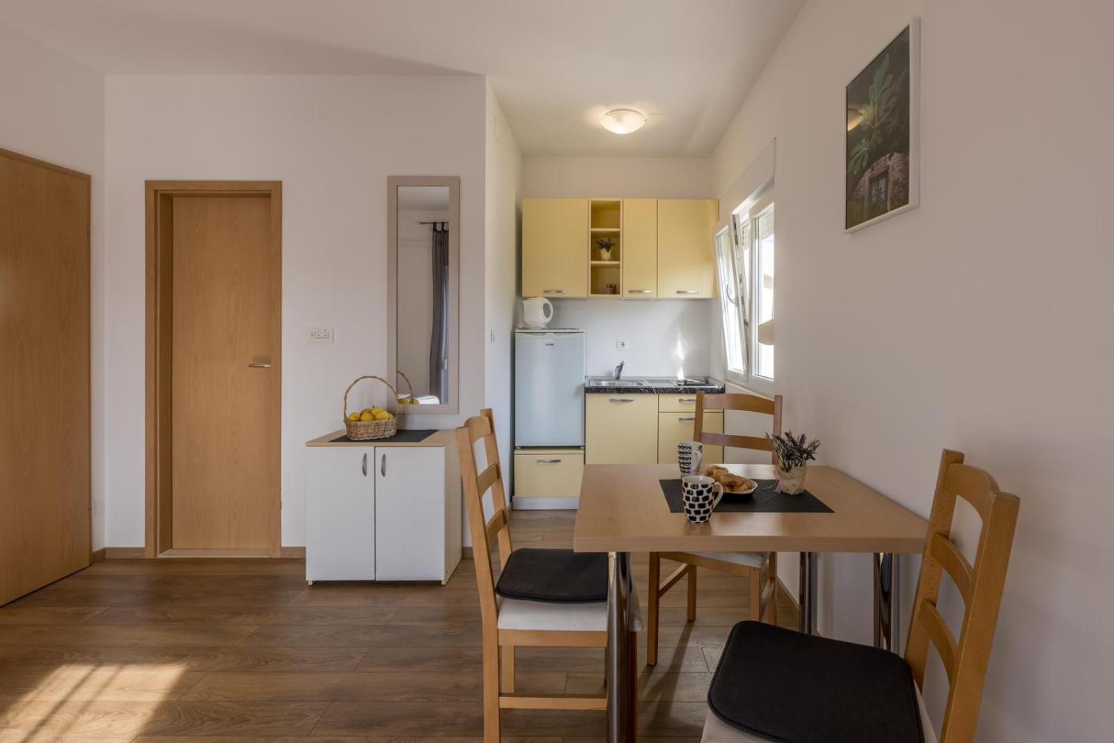 Apartments Ivo