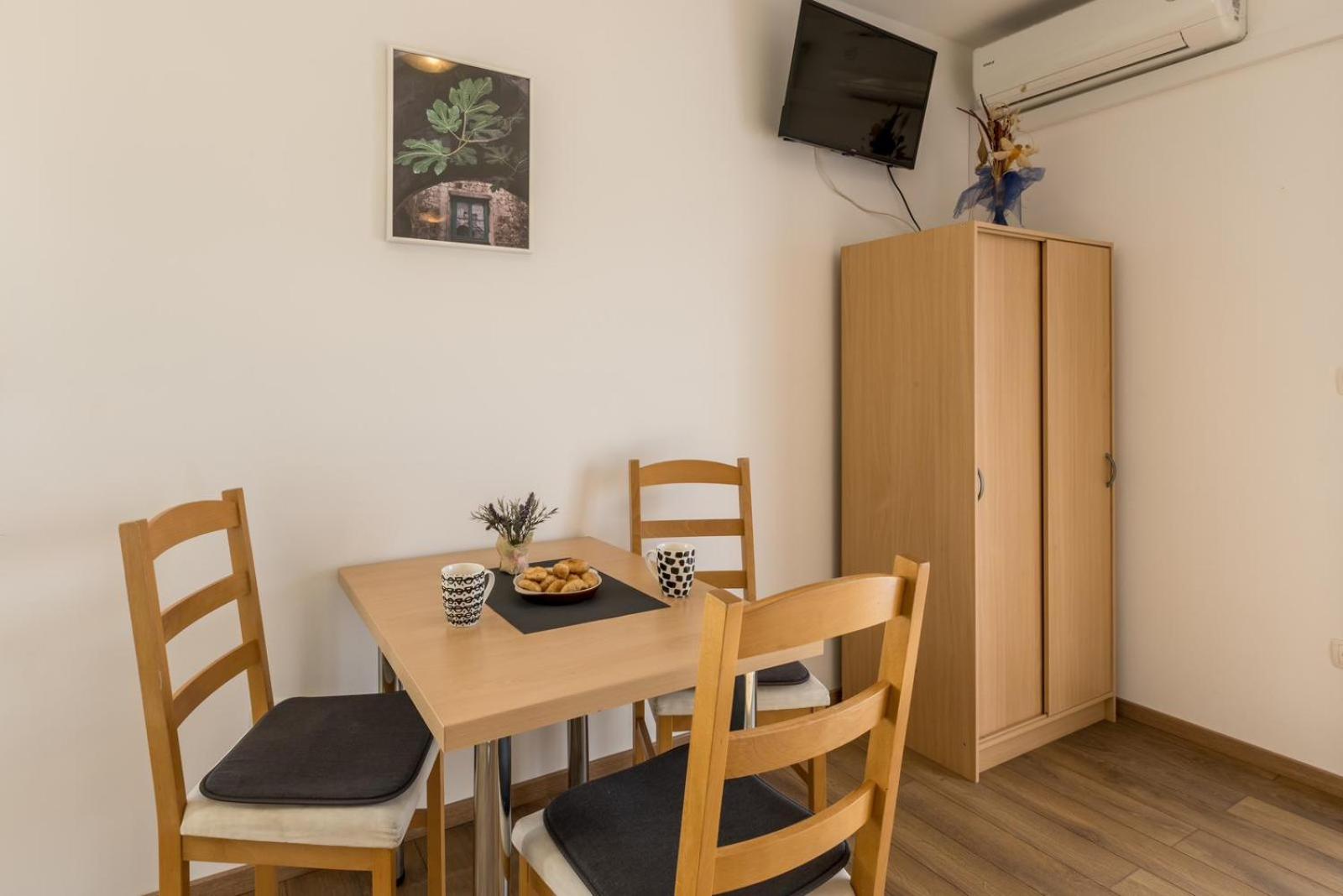 Apartments Ivo
