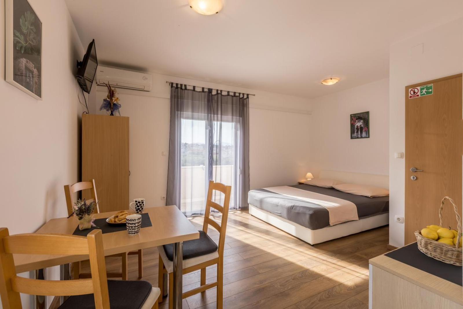 Apartments Ivo