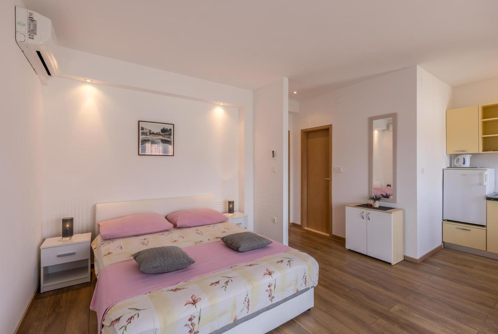 Apartments Ivo
