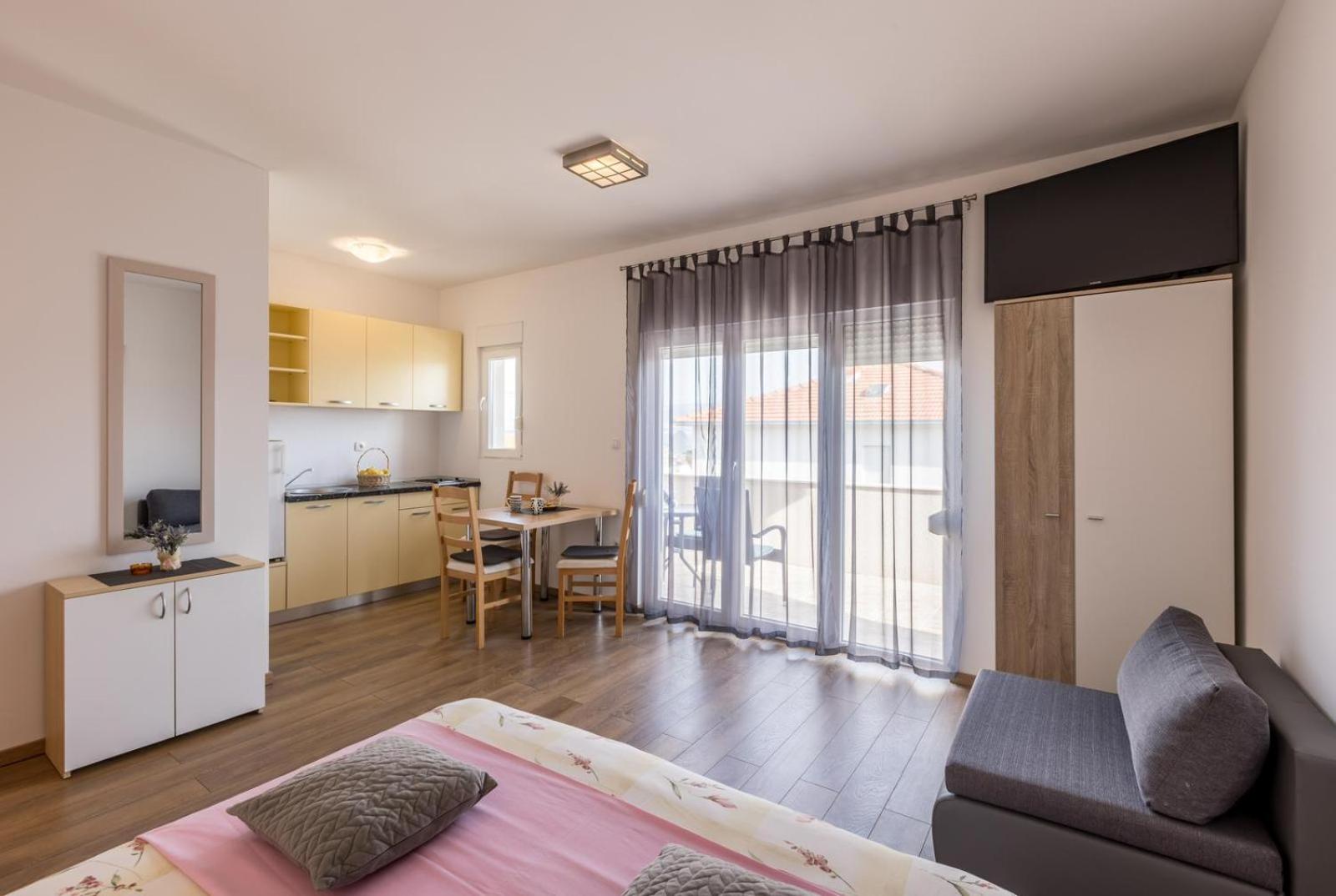 Apartments Ivo