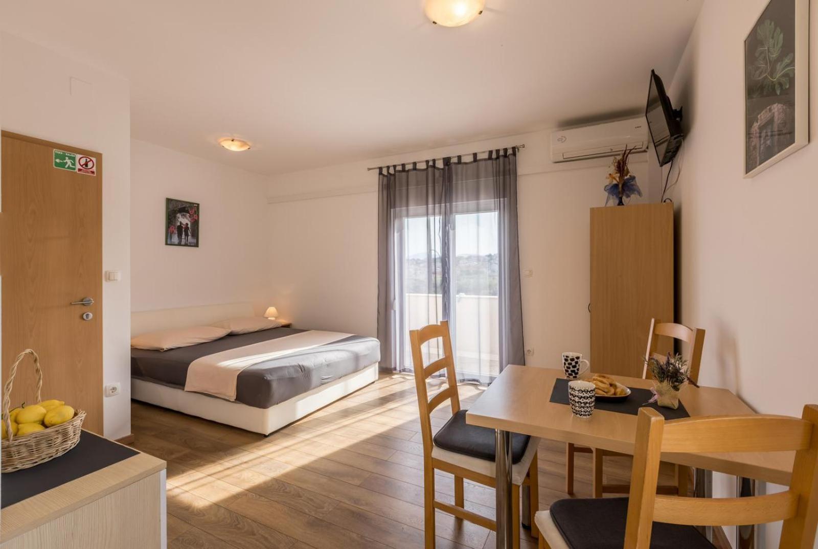 Apartments Ivo