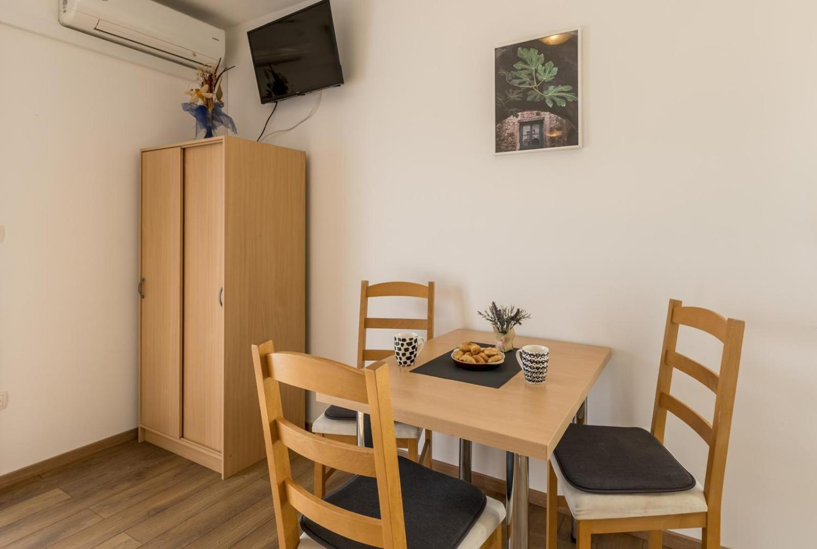 Apartments Ivo