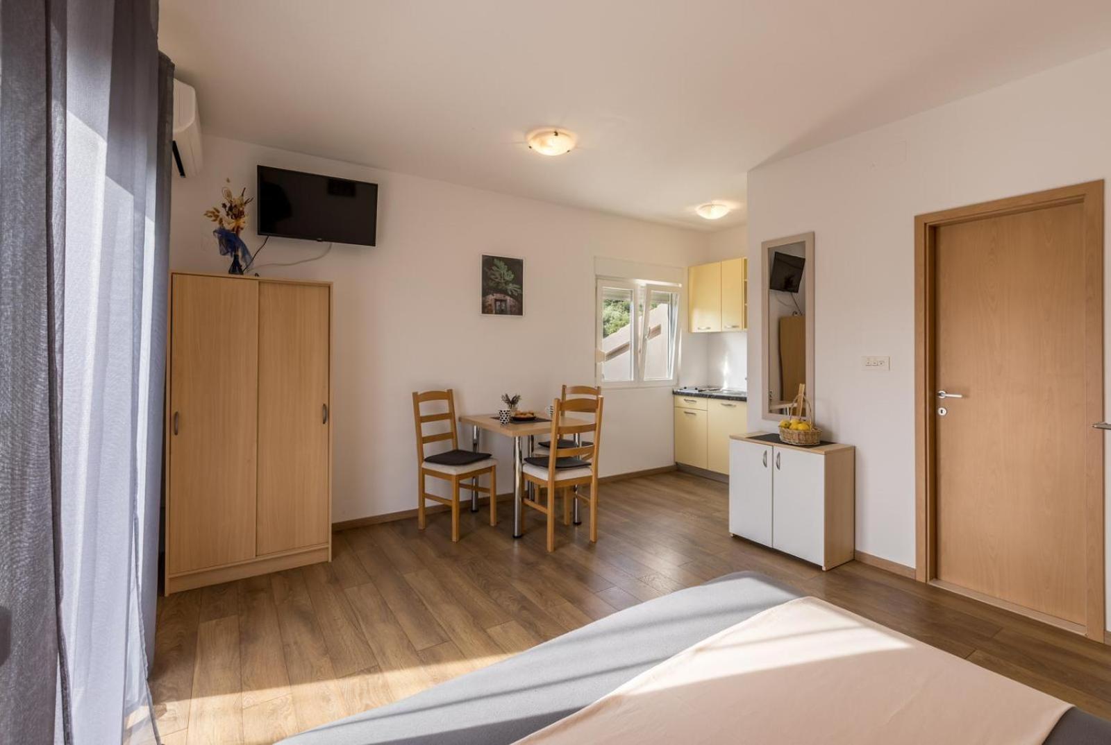 Apartments Ivo