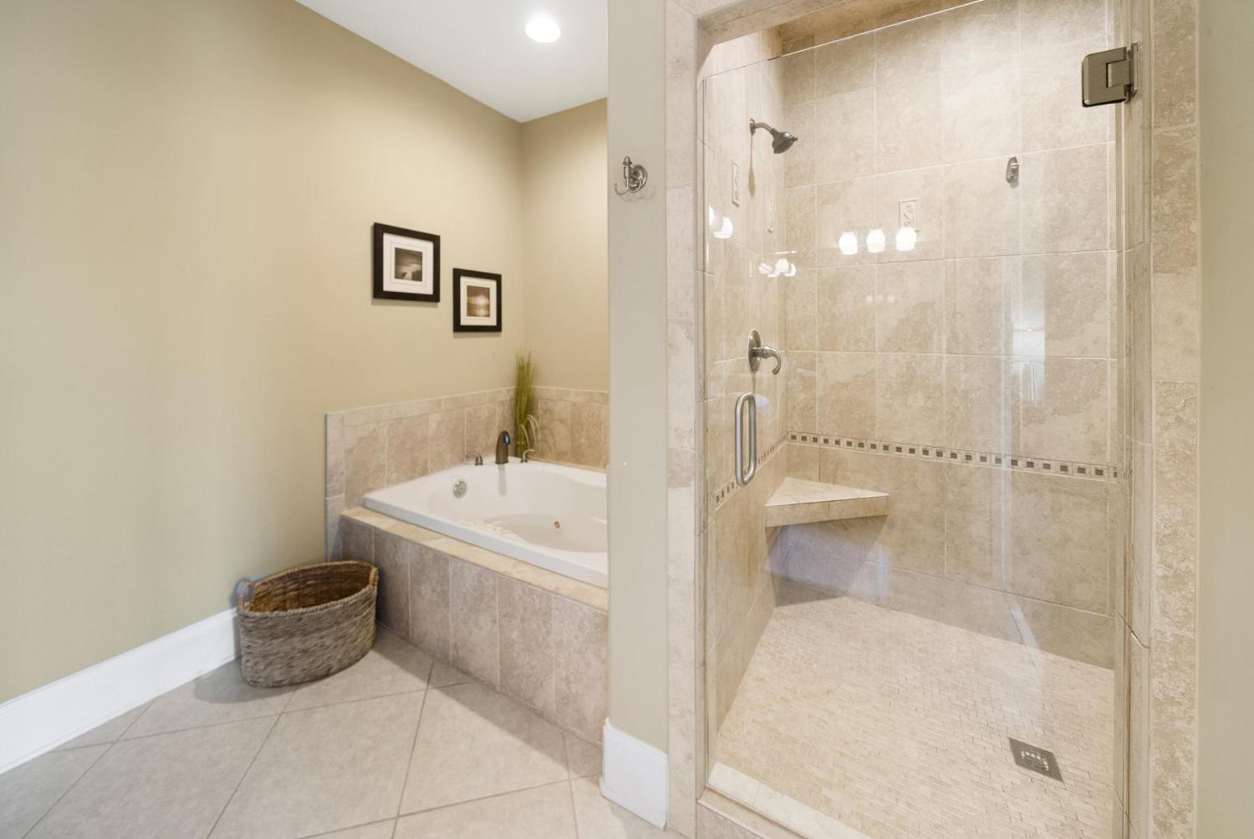 Summer Special, Lux 4BR House Sleeps 12, Pool, Elevator, King bed, photo 7