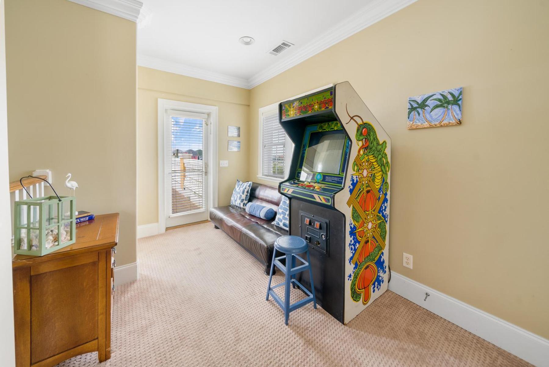 Summer Special, Lux 4BR House Sleeps 12, Pool, Elevator, King bed, photo 23