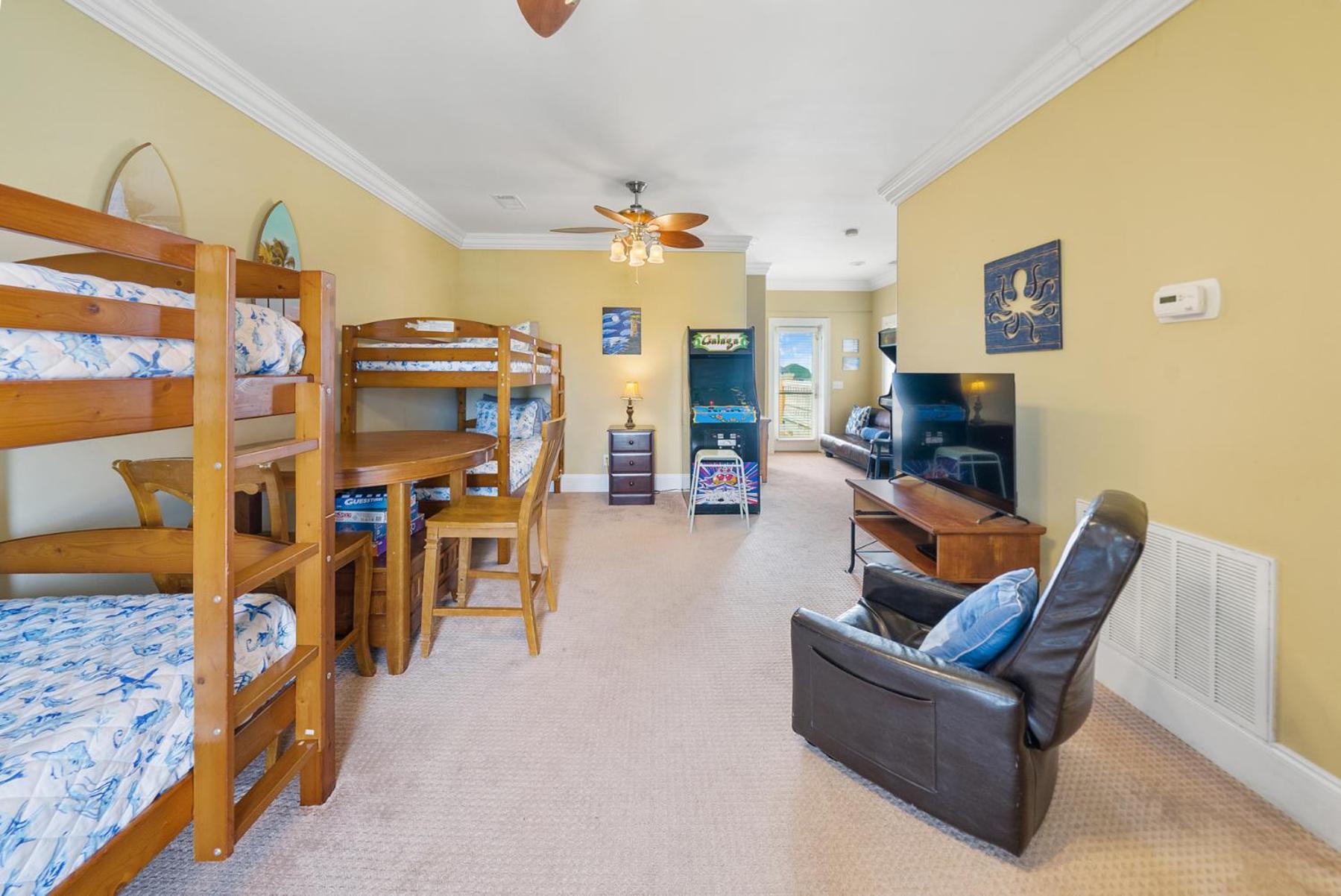 Summer Special, Lux 4BR House Sleeps 12, Pool, Elevator, King bed, photo 18