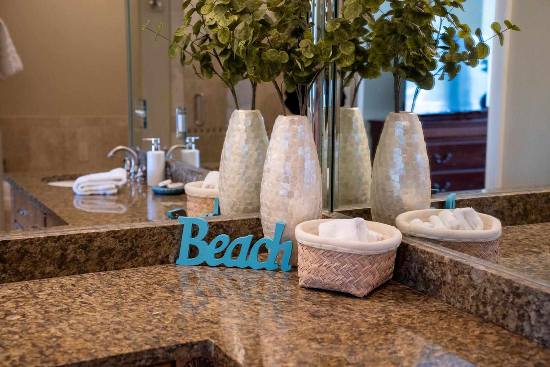 Summer Special, Lux 4BR House Sleeps 12, Pool, Elevator, King bed, photo 38