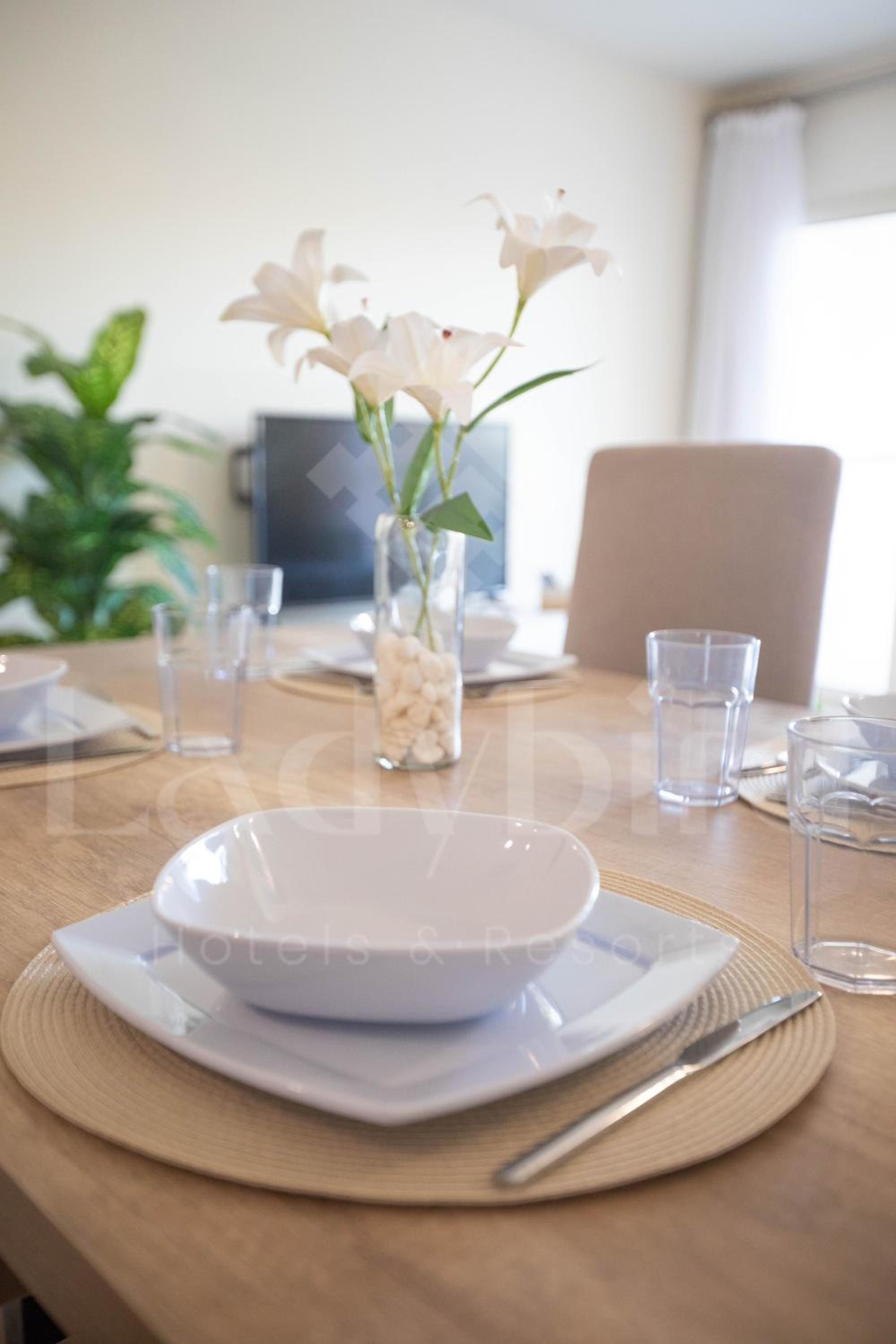 Hotel Ladybird - Veranda Skyline - Image 1