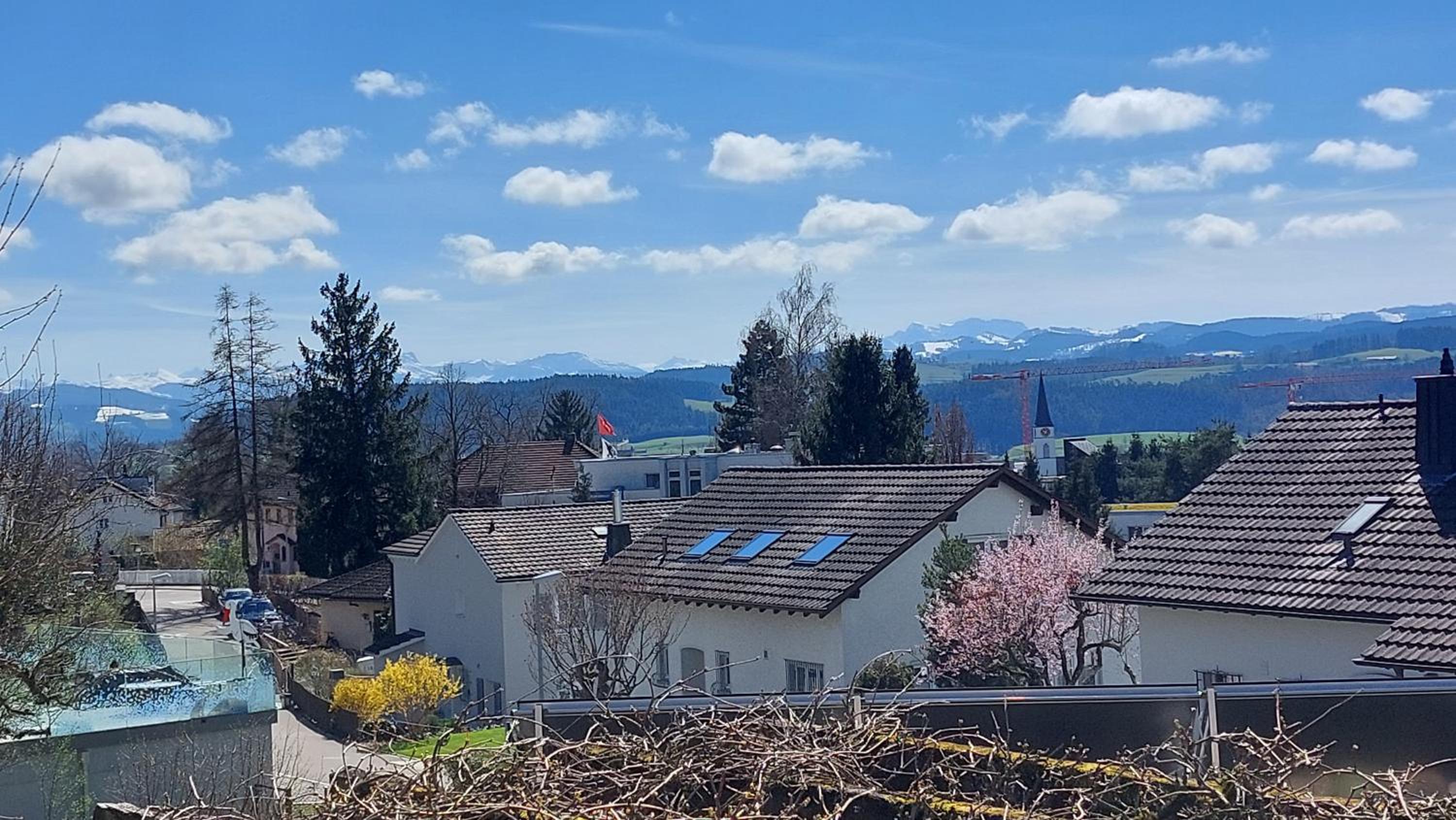 Renovierte 4,5-Zi-Wohnung mit Parkplatz in ruhiger Lage - 90m2