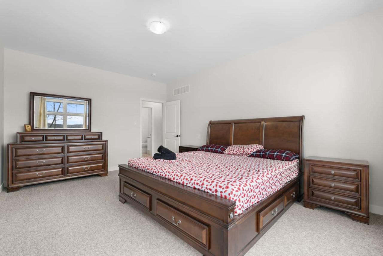 Huntsville Vacations - Muskoka Retreat Stunning Hilltop Views - Property Image 4