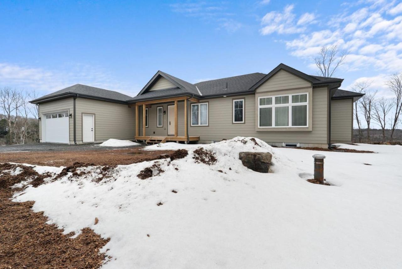 Huntsville Vacations - Muskoka Retreat Stunning Hilltop Views - Property Image 3